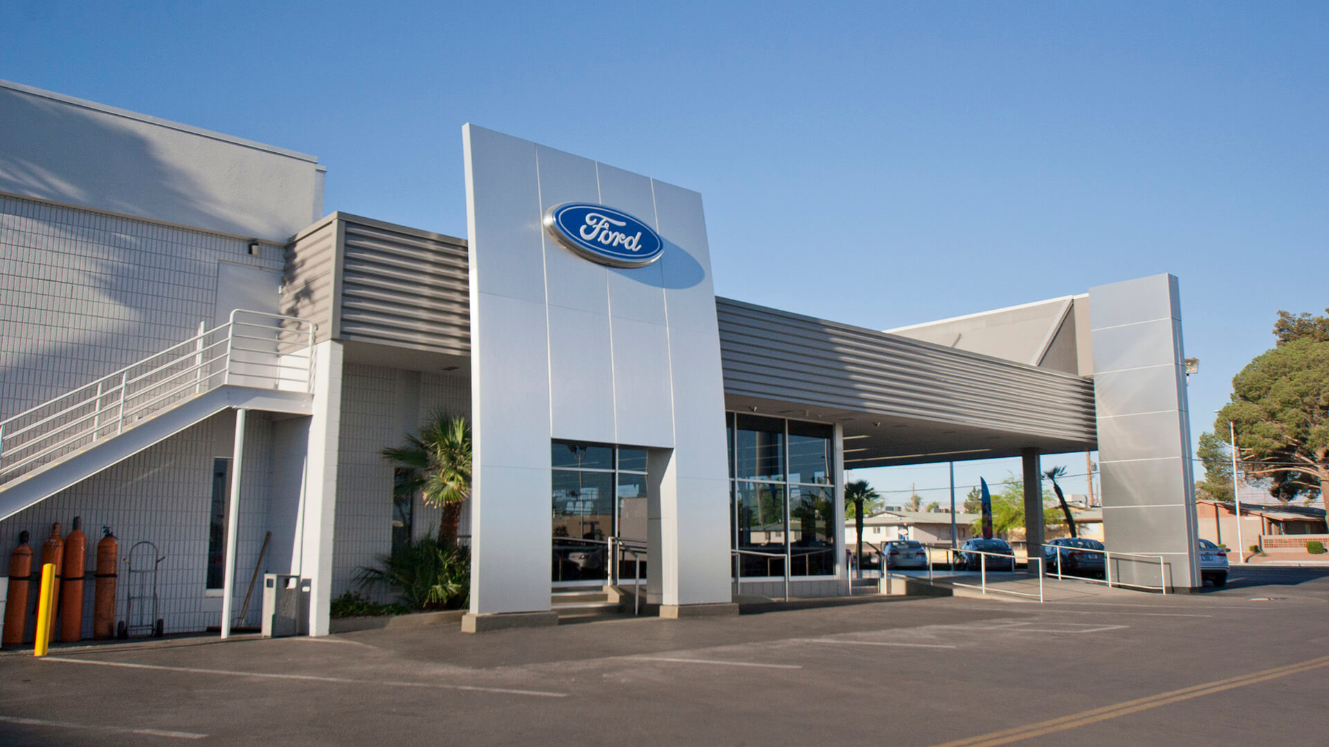 Friendly Ford Dealership exterior photo